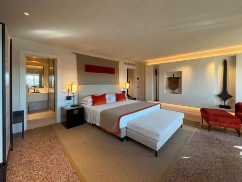 Ліжко або ліжка в номері Hotel Palazzo Durazzo Suites