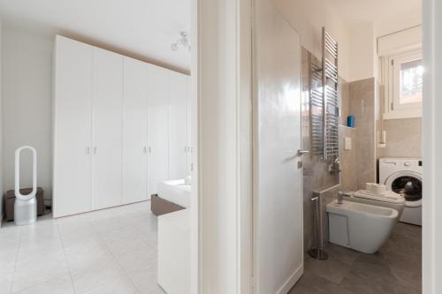 GuestHost - Corvetto M3 Bright Apt with balcony!