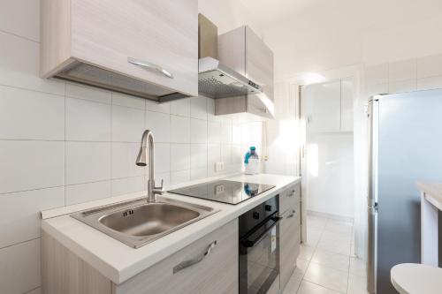GuestHost - Corvetto M3 Bright Apt with balcony!