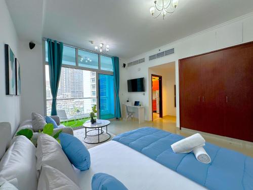 Lxury Brand New Studio w/ Balcony and Marina View photo 3