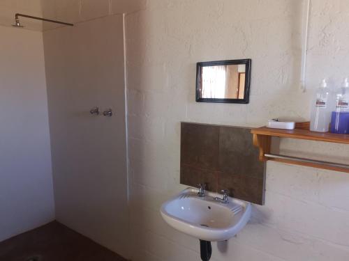 a bathroom with a sink and a mirror at Bremen in Grünau
