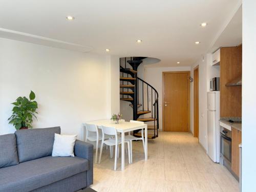 a living room with a couch and a table at Céntico y con Terraza in Terrassa