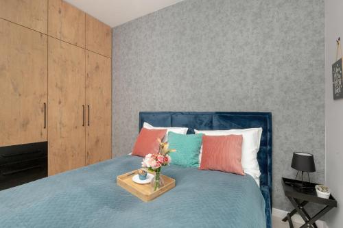 Ένα ή περισσότερα κρεβάτια σε δωμάτιο στο Marine Apartment Balcony & Coffe Machine by Rent like home