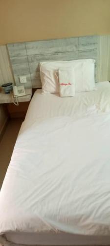 Ένα ή περισσότερα κρεβάτια σε δωμάτιο στο Spring Inn Hotel