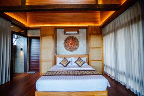 Кровать или кровати в номере Villa Taru Jagat