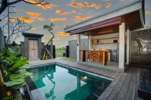 Бассейн в Villa Taru Jagat или поблизости