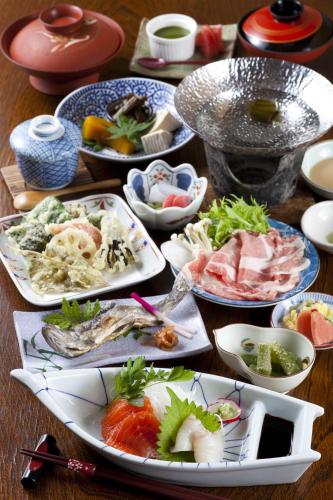 Φαγητό σε αυτό το ryokan ή κάπου εκεί κοντά
