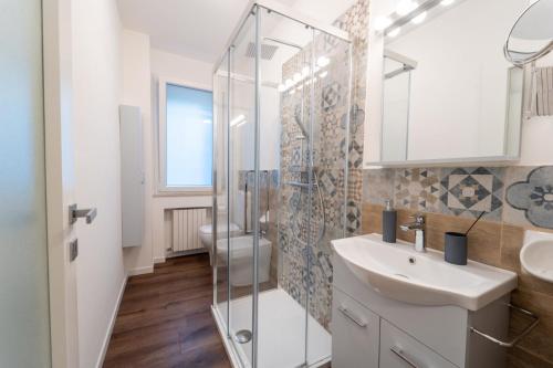 Phòng tắm tại Art Gallery Rimini Apartments 130mq Esclusivo