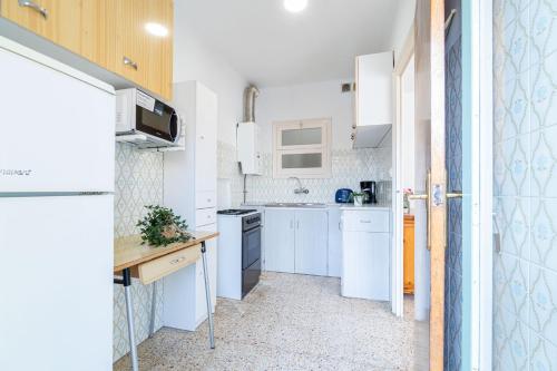Basic Comfort Apartamento Poeta Marquina 1º 2025 con 3 dormitorios