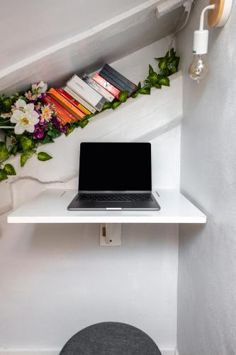 Bright mini studio in the heart of Milan