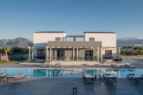 Pura Vida Villa, 2 Heated Pools, Hot Tubs & Sauna, By ThinkVilla