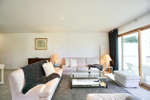 Les embruns *100m dela mer* parking*