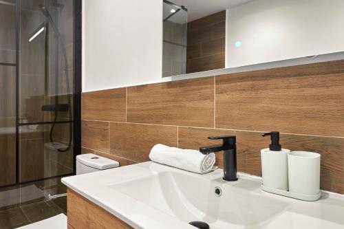 Comfortable apartment next to Apolo theater