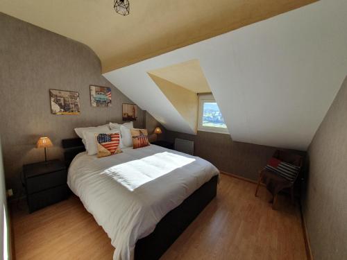 a bedroom with a large bed in a attic at Chambres d'hôtes Villa Honorine in Saint-Honoré-les-Bains