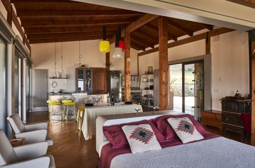 a bedroom with a bed and a kitchen in a room at Agriturismo Prato del Re in Prignano sulla Secchia