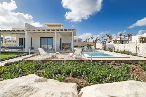 a villa with a swimming pool and a house at San Lorenzo - Timo in San Lorenzo