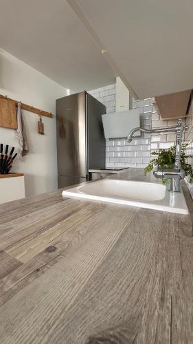 a kitchen with a sink and a wooden floor at Blue Sea in Moya
