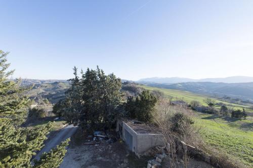 a house on the side of a road in a field at Farmstay Agriturismo La Fonte in Belforte del Chienti