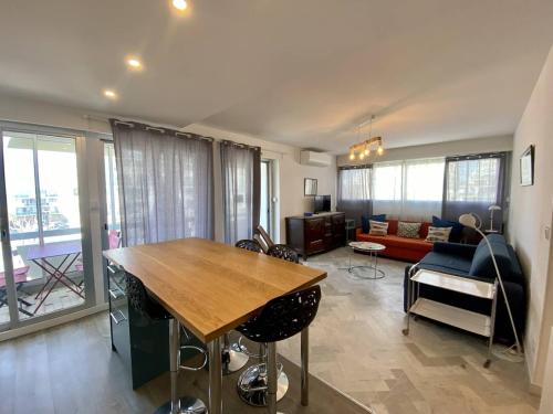 BEL APPARTEMENT CLIMATISE CENTRE VILLE T2 - 4 PERSONNES AVEC LOGGIA VUE SUR MER