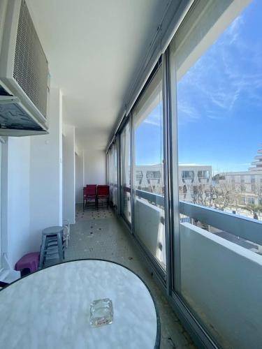 BEL APPARTEMENT CLIMATISE CENTRE VILLE T2 - 4 PERSONNES AVEC LOGGIA VUE SUR MER