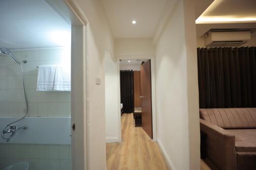 Koupelna v ubytování The Byke Studio Pure Veg Apartment, Thane
