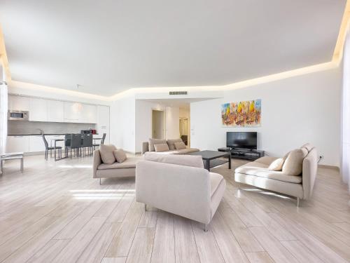 Photo de la galerie de l'établissement Tony Allard by Winsome Destination 2A, à Cannes