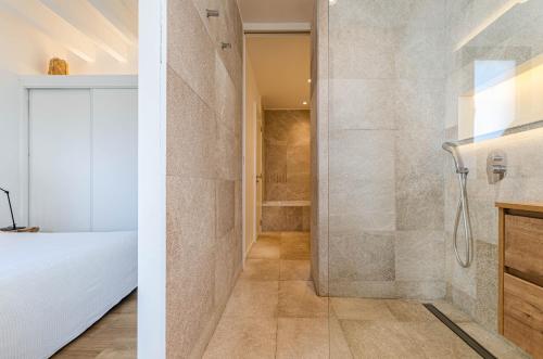 Et badeværelse på YourHouse Els Nins villa