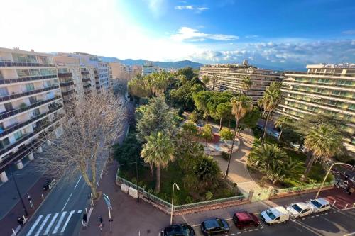 Juan les Pins town center - 4 people - top floor