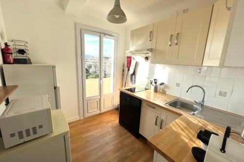 Juan les Pins town center - 4 people - top floor