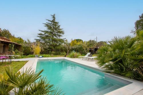 Bazén v ubytování Studio 404 nebo v jeho okolí