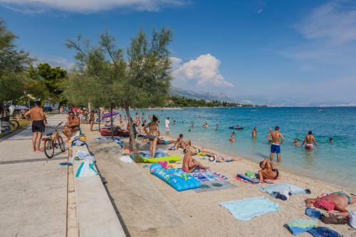 Apartment Antonio, on the seafront with garden