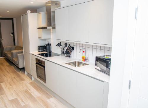 Stunning Central Birmingham 2 Bed Apartment photo 6