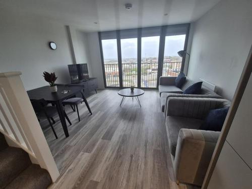Stunning Central Birmingham 2 Bed Apartment photo 10