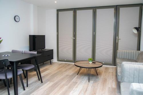 Stunning Central Birmingham 2 Bed Apartment photo 9