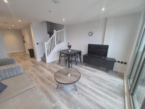 Stunning Central Birmingham 2 Bed Apartment photo 8