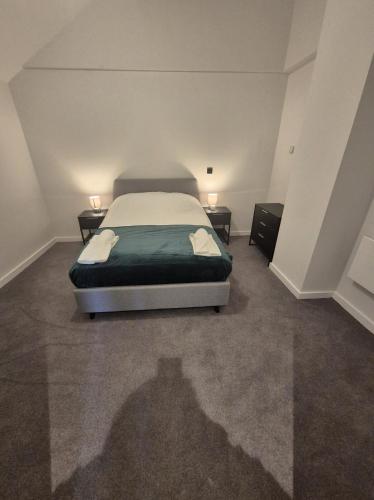 Stunning Central Birmingham 2 Bed Apartment photo 16