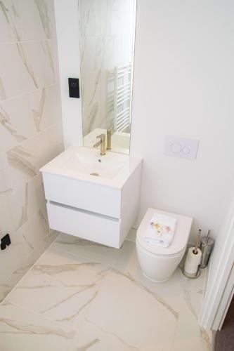 Stunning Central Birmingham 2 Bed Apartment photo 25