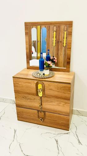 a wooden chest with a mirror on top of it at Résidence Mounir in Thiès