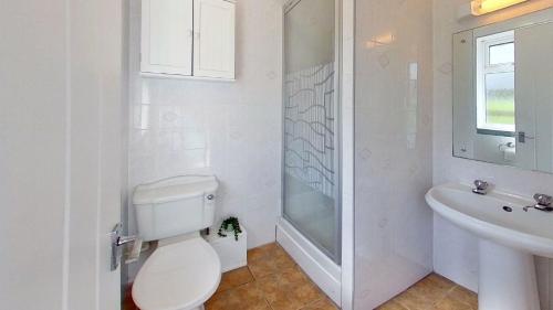 Ένα μπάνιο στο B38 Delamar, Riviere Towans