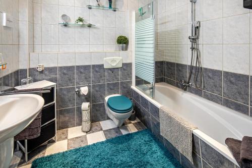 Ένα μπάνιο στο Balkon Apartment Shanti Lu