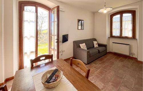 a living room with a table and a couch at Amazing Apartment In Gubbio With Wifi in Gubbio
