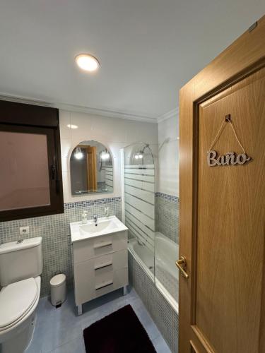 a bathroom with a toilet and a sink and a shower at El encanto de Seseña in Seseña