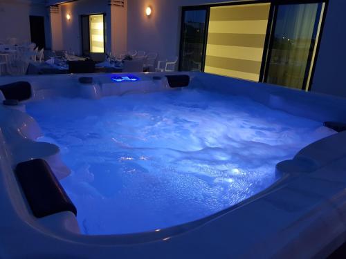 Kolam renang di atau dekat dengan Hotel Helvetia