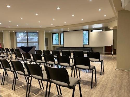 Der Geschäftsbereich oder Konferenzraum in der Unterkunft Hotel Diego de Velazquez