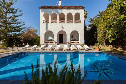 a villa with a swimming pool in front of a building at Un lugar especial in Cabrils