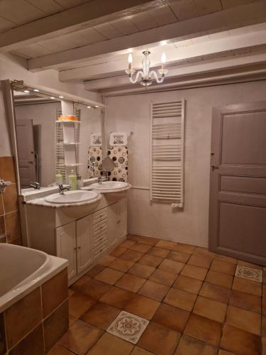 Ένα μπάνιο στο Charmante petite grange - 5 Couchages