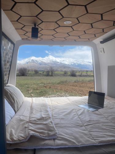 Postel nebo postele na pokoji v ubytování ALvanTURE Premium Camper