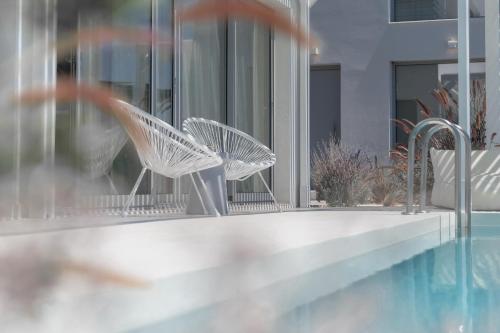 Der Swimmingpool an oder in der Nähe von Largo Seaside Retreat