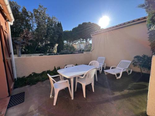 Villa T3 avec terrasse, 6 couchages, proche plage et commerces, quartier calme, parking privé - FR-1-81-365