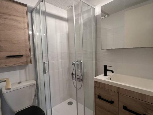a bathroom with a shower and a toilet and a sink at Villa T3 avec terrasse, 6 couchages, proche plage et commerces, quartier calme, parking privé - FR-1-81-365 in Port Leucate